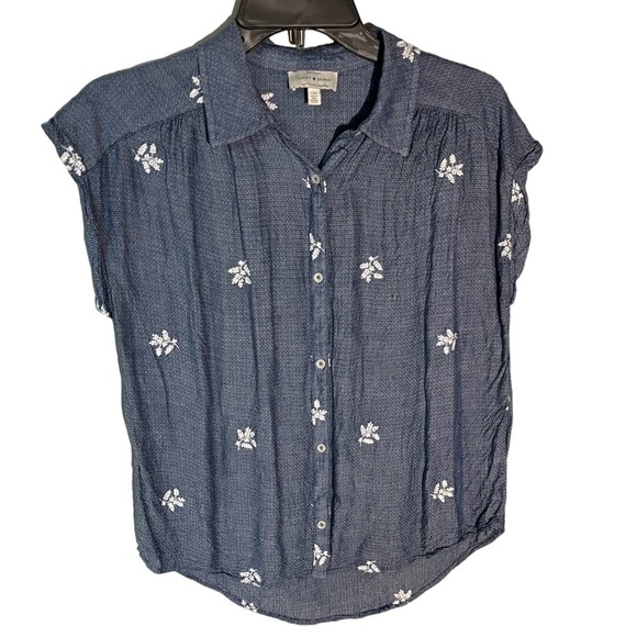 Lucky Brand Women’s Floral Embroidery Short Sleeve Button Down Blouse - Picture 1 of 3